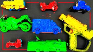 Мультики для детей и малышей. Яркие игрушечные машинки - кто грязнее. Мультики про машинки в коробке
