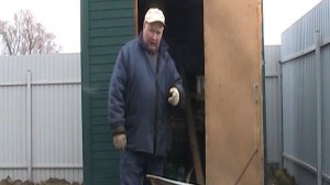 "РАЗБИРАЮ"  БЫТОВКУ, ОБРЕЗАЮ КУСТЫ, СОЗРЕЛ ПЕРЕГНОЙ!!! МНЕНИЕ О КРОЛИКАХ...