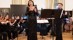 Юлия Гордина исполняет «Vedrò con mio diletto» Вивальди. Скрипка — Александр Барклянский