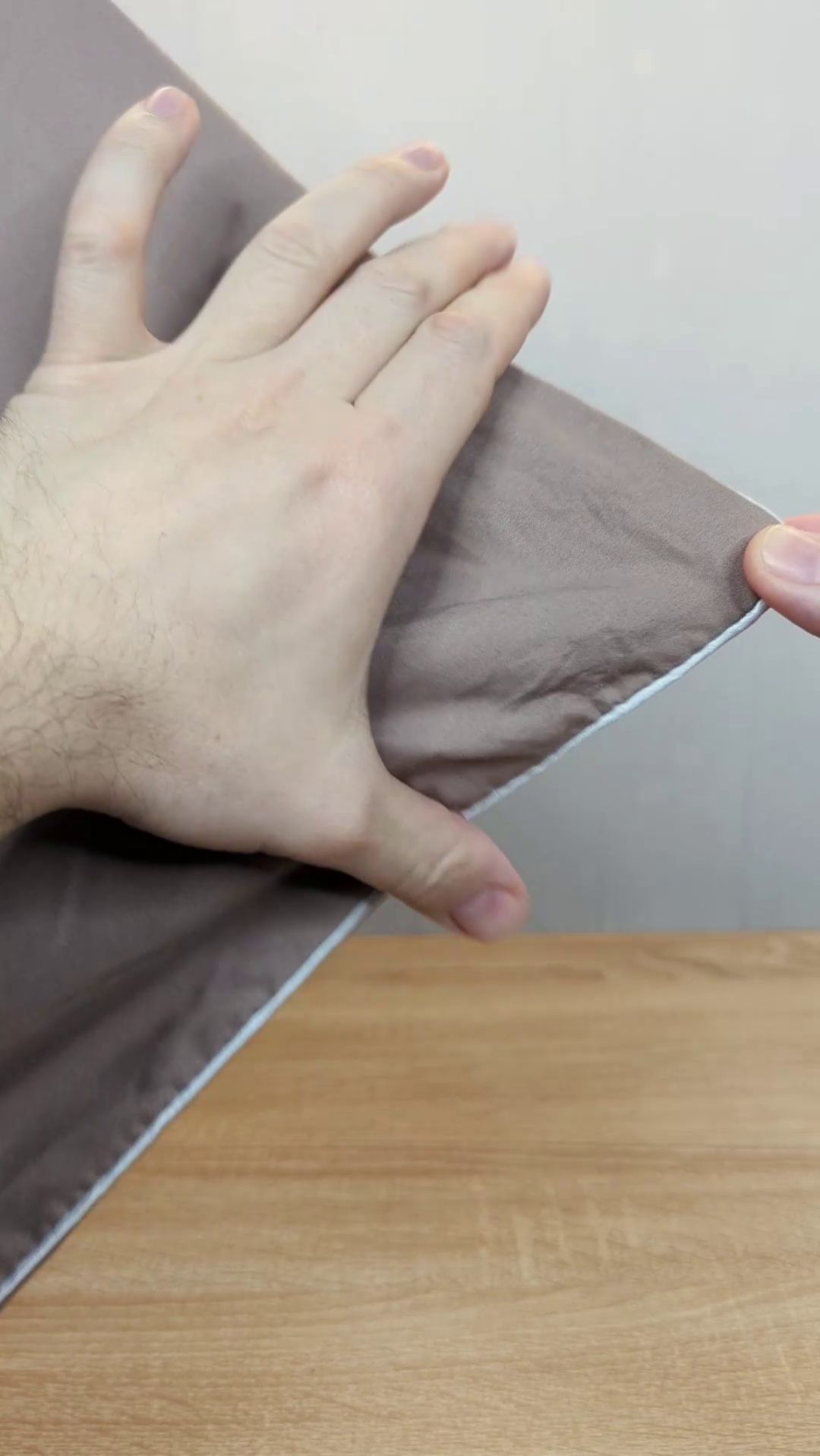 Как закрепить верёвку на углу полотна?