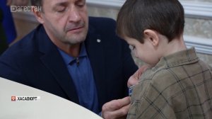 Семье погибшего участника СВО Абдуразака Газихмаева передали медаль за отвагу