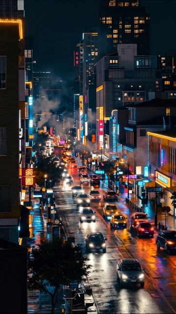 Ночная жизнь города: яркие огни и отражения #город #ночь #огни