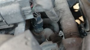 Где находится датчик температуры двигателя Хендай Солярис