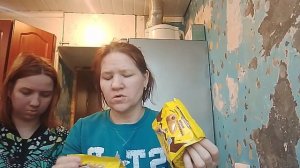 ПОДЗАТАРИЛИСЬ ПРОДУКТАМИ