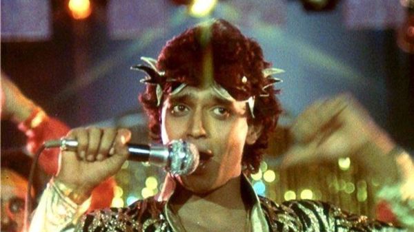 Культовые песни, драматический сюжет, яркие костюмы – как снимали фильм «Танцор диско»?