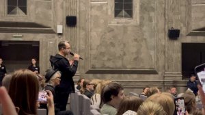 Дмитрий Певцов на спектакле Нижегородского ТЮЗа задал вопрос артистам