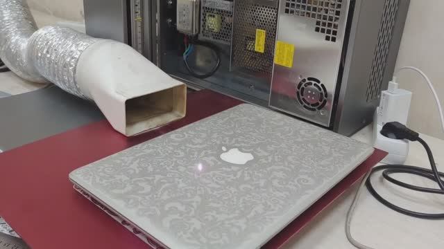 Лазерная гравировка MacBook.