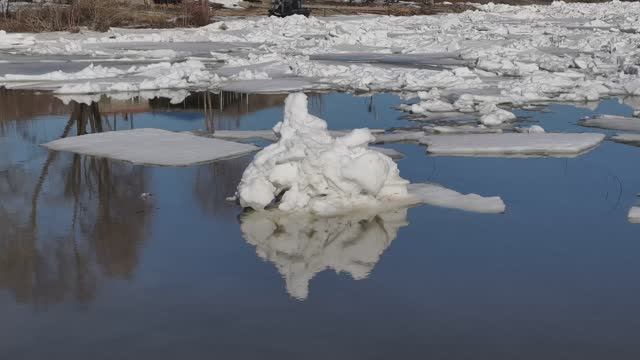 Ледоход на Волге.