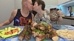 Мукбанг сожрали ГОРУ шашлыка и отметили Годовщину СВАДЬБЫ! Весёлая толкаю ТОСТЫ и пою) Семейный ужин