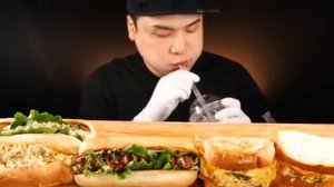 Мукбанг хот-доги и сэндвичи Еда на камеру