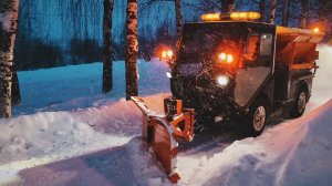 Как справляется с уборкой города Киров машина ВКМ 1500