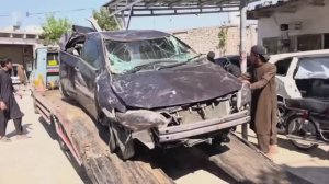 Куча рваного железа, на выходе - автомобиль. Пакистанский автосервис