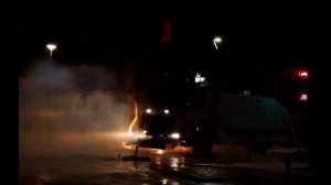 Поздно вечером протестующие забросали резиденцию премьер-министра Албании