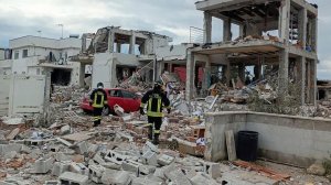 Мощный взрыв снес до основания три жилых дома в Риме