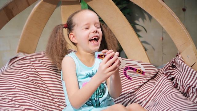 Музыкальный клип "Полосатые очки". Альбом "Детство".