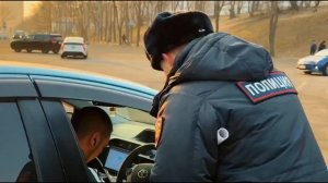 Во Владивостоке полиция пресекла противоправную деятельность тринадцати таксистов - нелегалов.
