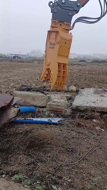 Поворотные гидроножницы Delta расправляются с ЖБИ #спецтехника #экскаватор #гидроножницы