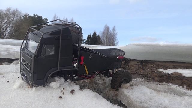 Грузовик 4х4 Volvo, тест-драйв на бездорожье