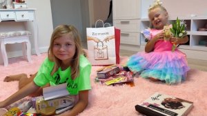 СОФУНЬЯ ШАЛУНЬЯ - ДЕВОЧКИ ПОЛУЧИЛИПОДАРКИ НА ДЕНЬ ДЕВОЧЕК.