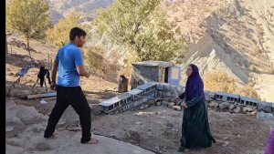 Захра опять дерётся с Хамидом.