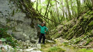 Весенний Сочи. Поход к истокам Чудо красотка. Дикие  тритоны и водопады.