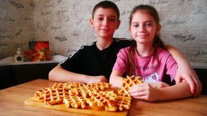 ГОТОВЯТ ДЕТИ Вафли на кефире в вафельнице Рецепт вкусных вафель