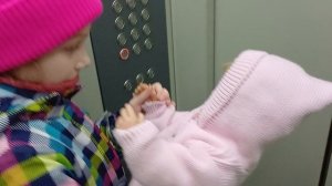 Реборны ПОЛЯ И КОЛЯ /Прогулка с реборном Полиночкой.