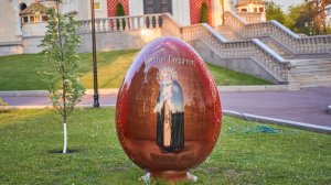 Оргомное пасхальное яйцо из стеклопластика, высотой 2 метра!В Храме Спаса Преображения в Переделкино