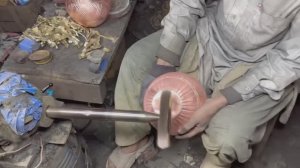 Традиционный медный кувшин Пакистана. Производство из вторсырья.