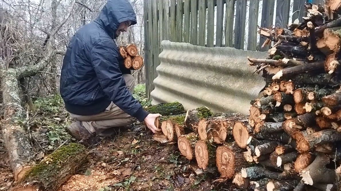 🪓 Готовимся ЗИМОВАТЬ НА ДАЧЕ | Скважина, печь, дрова (4 серия) || Ежевичный сад 2.0