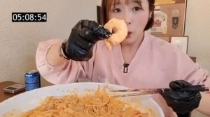 Мукбанг челлендж лапша с креветками за 13 минут Еда на камеру