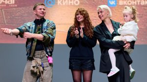 Роман Курцын, Дарья Блохина, Снежана Самохина на премьере «Коты Эрмитажа 2. Тайна Египетского зала»