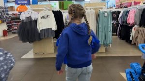 Как мама ходим за покупками, выбираем себе игрушки