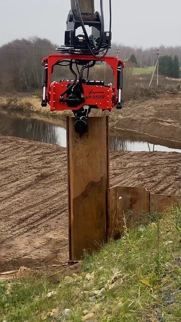 Укрепление береговой линии вибропогружателем Impulse #спецтехника #экскаватор #вибропогружатель