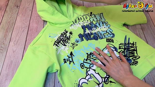 Футболка Lanson Kids с капюшоном и молодежным графическим принтом салатовая - видео