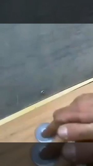 Совет: начинать укладку ламината следует от самой ровной стены.