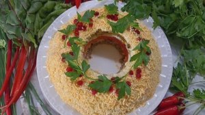 Ездили на рынок, в Чижик! Насадки на майонез! Очень удобно! Салат Мимоза с яблоками!