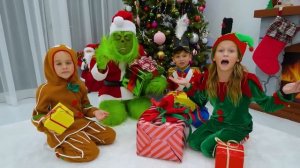 Дети превращаются в супергероев — Рождественская история с игрушками для детей