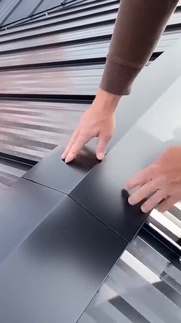 Строительные особенности при выполнении монтажных работ с коньком. Очевидно, что это иностранные …