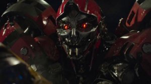 Бамблби побеждает Шаттер - ＂Бамблби＂ - отрывок из фильма