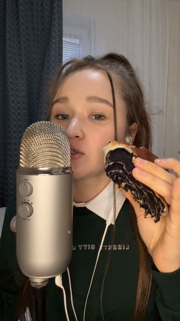 АСМР булочка с маком или мак с булочкой?! #итинг #асмр #поедание