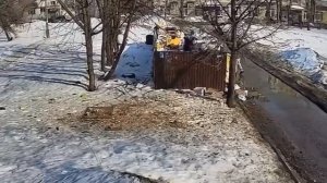 ⚡️В Ульяновске камеры начали «охоту» на тех, кто мусорит мимо баков.   В Железнодорожном районе уста