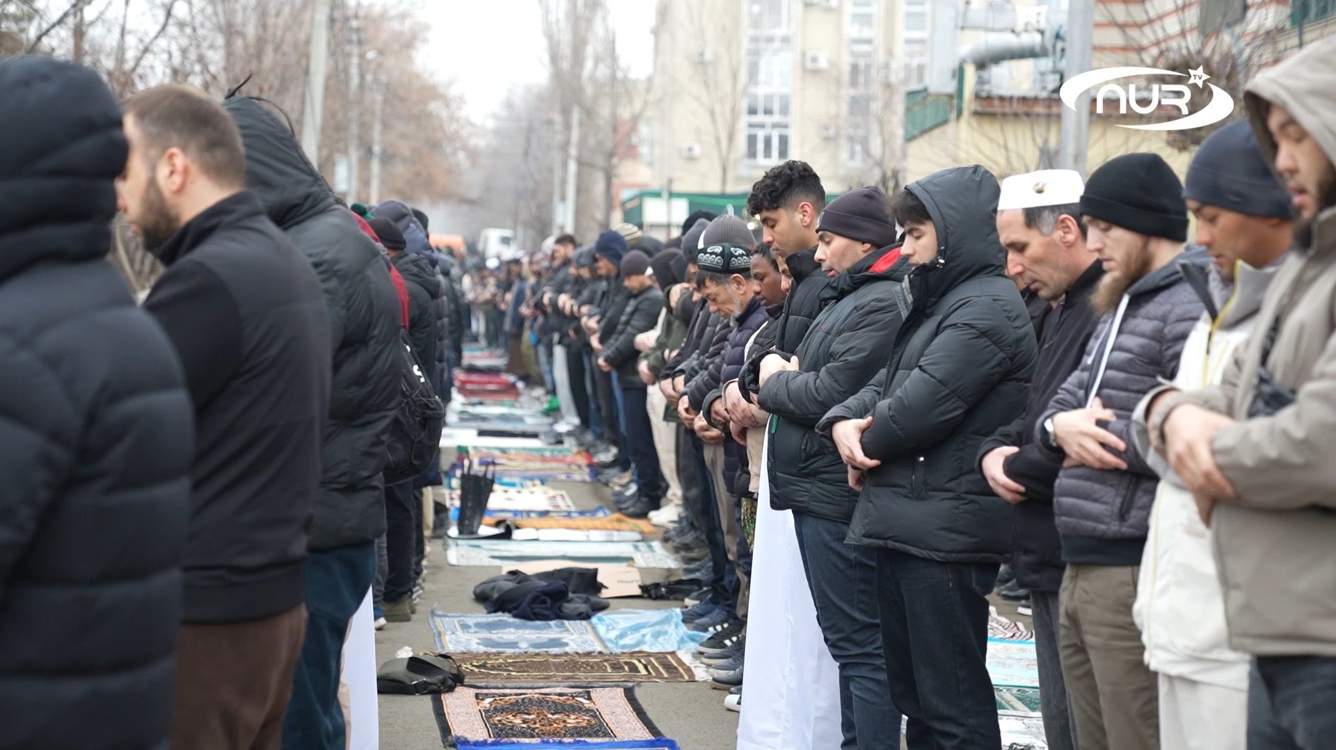 Мусульмане снова молились на улице!