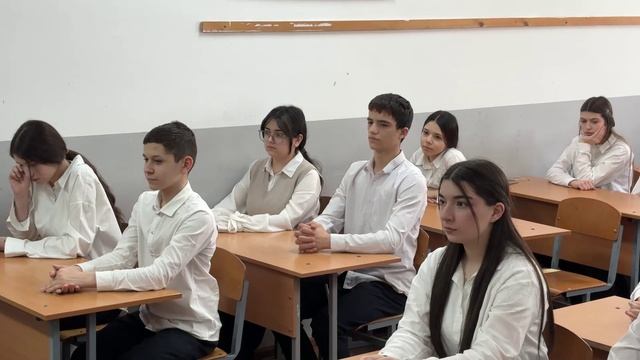 Шамиль Алиев встретился с учащимися СОШ №1