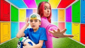 Марк играет в Приключение для детей Найти Выход - 100 дверей и лишь одна настоящая