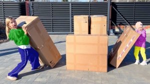 СОФУНЬЯ ШАЛУНЬЯ - СОФИЯ И НИКА КУПИЛИ МЕБЕЛЬ ДЛЯ СВОЕГО ДОМИКА.