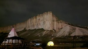Ночёвка в палатке у подножия Белой горы. Крым. Белогорск.