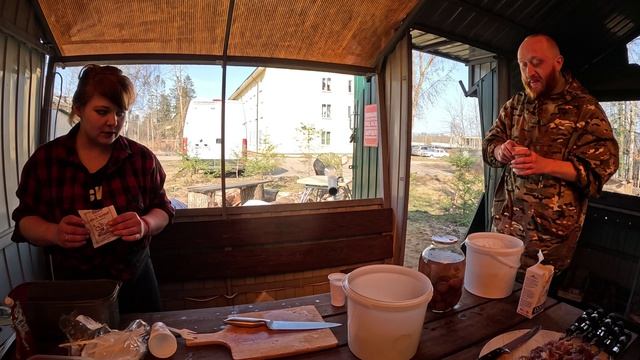 Открытие летнего сезона. МедБрат и Воровка делают вкуснейший шашлык. Кетчунезное блаженство. Ч. 1'