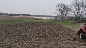 Замена масла в тракторе и мотоблоке, вспашка огорода, будем сажать картофель.