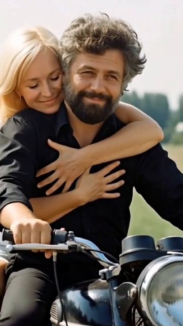 Нынче фильмы я вижу иные,
Где убийства, насилье и зло.
Но живут во мне души родные
Волонтира и Клары